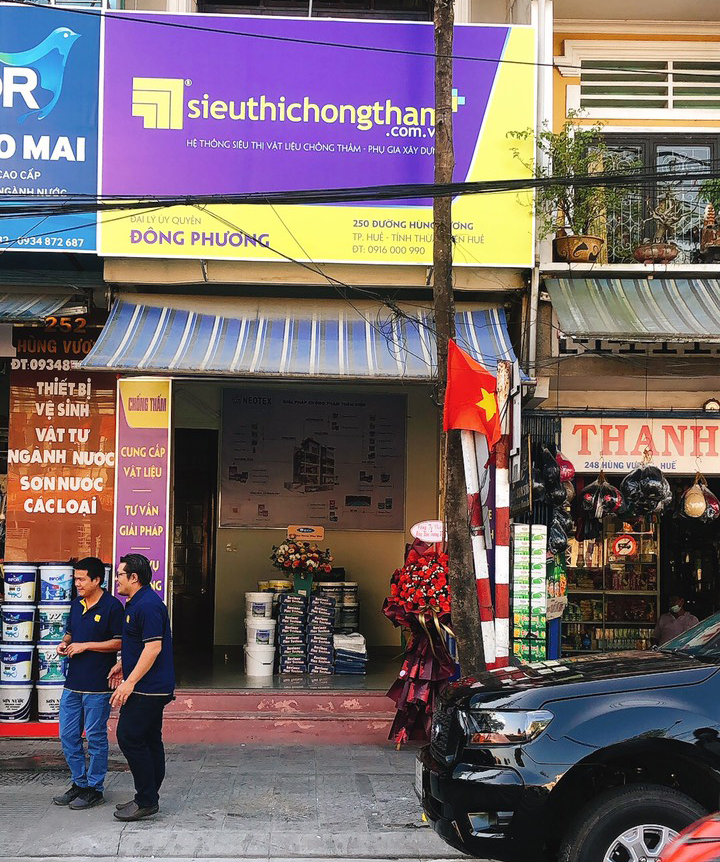 Tưng bừng khai trương siêu thị + tại Huế