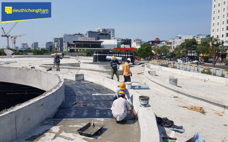 Thi công màng khò yêu cầu thợ có kỹ thuật và kinh nghiệm